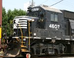 NS 4607 is a former EMD demo with rounded cab & nose corners
